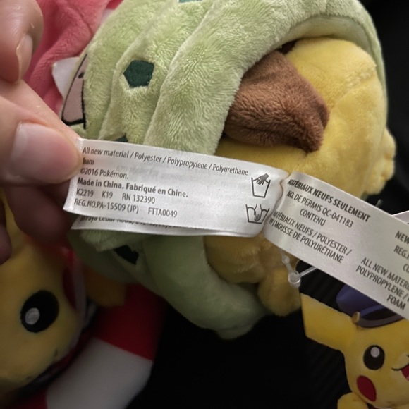 Pokémon Center Mega Slowbro Cape Pikachu - Picture 9 of 9